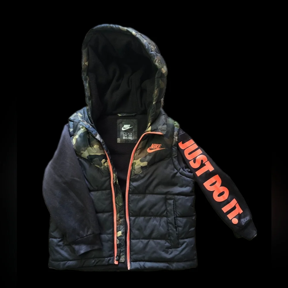 Nike Youth Puffer Jacket‎ Vest Hoodie Camo Black Green Kids Size Medium